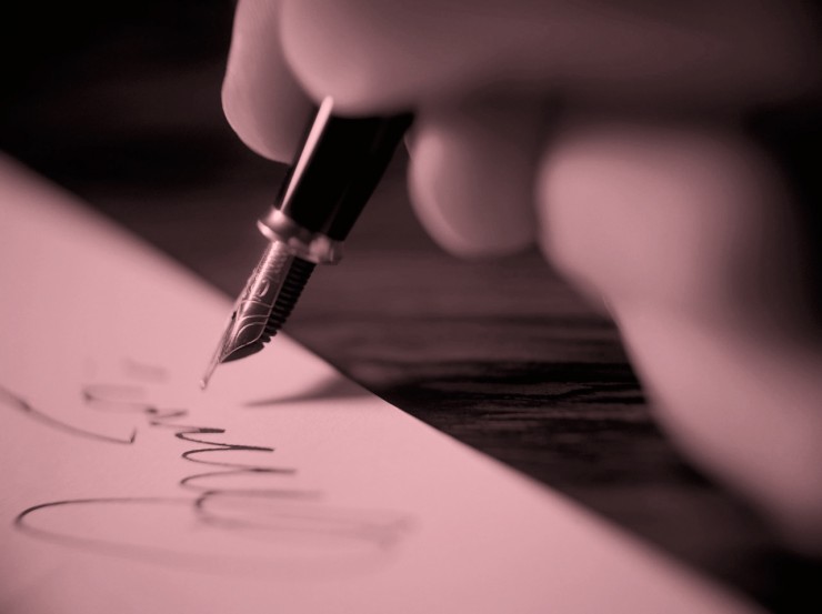Pen_Sign_Document_redd